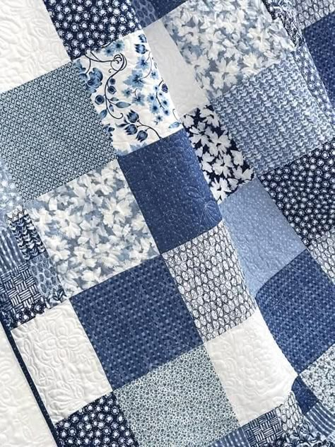 Organic Quilt, Blue And White Quilts, Patchwork Quilting Designs, Blue Quilt, White Quilts, Quilt Care, Patchwork Baby, Denim Quilt, Easy Quilt Patterns