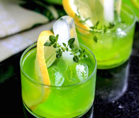 Ectoplasm has never been this delicious! These Ghostbusters Slimer themed vodka cocktails are so fun - and tasty too. Make for a movie watching party! Ghostbusters Themed Food, Ghostbusters Cocktail, Ghostbuster Halloween, Movie Watching Party, Ghostbusters Birthday, Ghostbusters Birthday Party, Slimer Ghostbusters, Ghostbusters Theme, Ghostbusters Slimer