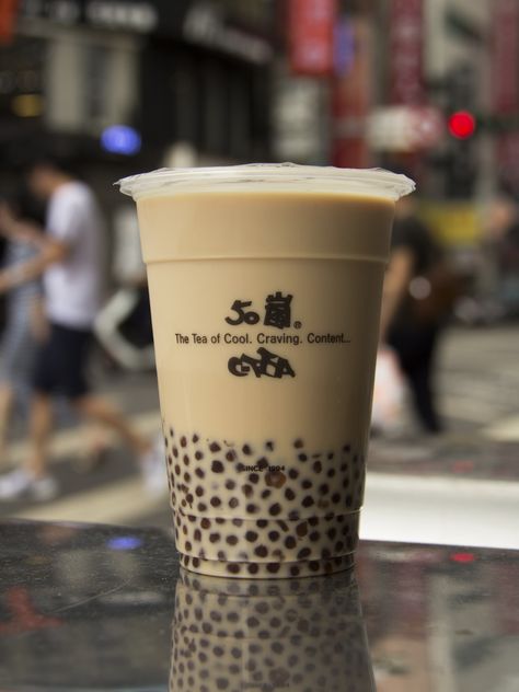 Best bubble tea in Taiwan — Top 11 most famous & top bubble tea brands in Taiwan - Living + Nomads – Travel tips, Guides, News & Information! Boba Smoothie, Taiwanese Tea, Traveling Mom, Bubble Tea Boba, Boba Drink, Streamer Dr, Bubble Milk Tea, Taiwanese Food, Coffee Shop Aesthetic