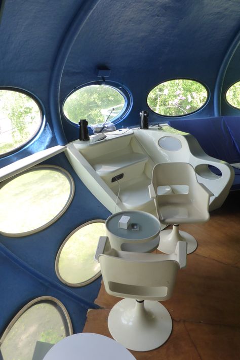 Venturo House, Futuro Houses, Space Age Interior, Round Homes, Vogue Home, Midcentury Architecture, 70s Interior, Brutalism Architecture, 3d Architecture