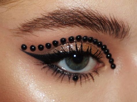 Stones Makeup, Stone Makeup, Class Makeup, Debut Era, Mysterious Eyes, Makeup Fails, Gothic Glam, Halloween Eye Makeup, Event Makeup