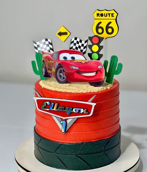 Disney Cars Smash Cake, Pastel Rayo Mcqueen, Mcqueen Birthday Cake, Decor Tort, Mcqueen Birthday, Cars Theme Cake, Cars Birthday Cake, Coffee Shop Menu, Car Birthday Theme