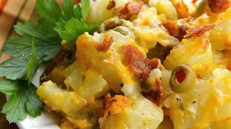 This hot potato salad is a wonderful addition to any meal. Make it in advance, and heat it up just before serving. Salad Casserole, Baked Potato Salad Recipe, Loaded Potato Salad, Loaded Baked Potato Salad, Baked Potato Salad, German Potato Salad, Potato Sides, Cookout Food, Potato Side Dishes