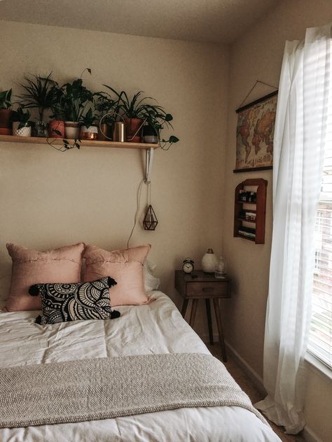 Full Bed In Small Room, Bed In Corner Of Room Against Wall Ideas, Bed In Corner Of Room Against Wall, Very Small Bedroom Ideas, Small Bedroom Bed, Very Small Bedroom, Bedroom Wall Decor Above Bed, Apartment Bedroom Decor, Small Bedroom Decor