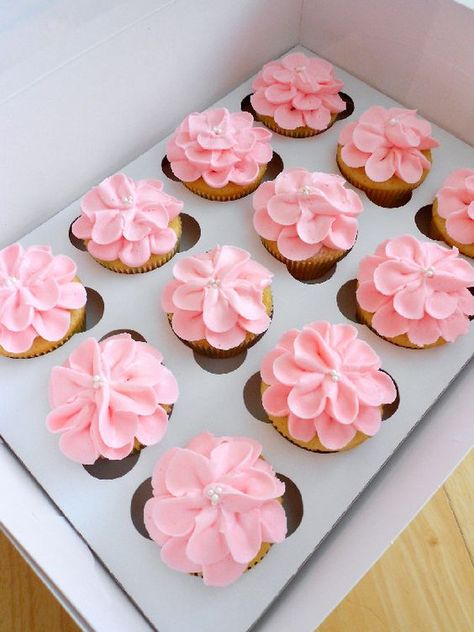 Girl Shower Cupcakes, Cupcakes Flores, Baby Shower Cupcakes For Girls, Cupcakes Design, Desserts Cupcakes, Easy Frosting, Shower Desserts, Girl Cupcakes