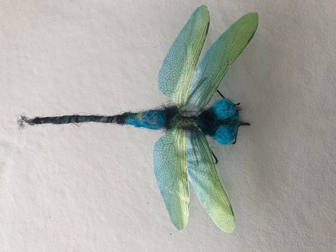 Needle Felt Dragonfly, Felt Bugs Insects, Felted Dragonfly, Felt Dragonfly, Felt Bugs, Felting Animals, Diy Rugs, Felting Tutorial, Felting Techniques