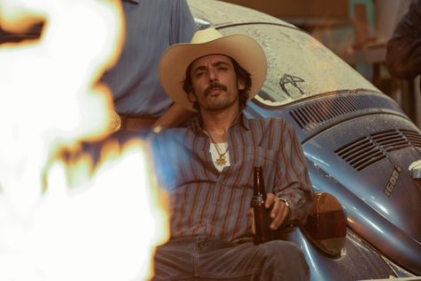 Narcos Mexico, Scoot Mcnairy, Cowboy Men, Queen Of The South, Gangster Movies, Cowboy Aesthetic, Cowboy Outfits, Vintage Mens Fashion, Western Chic