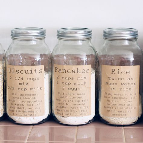 15 Creative Mason Jar Kitchen Storage Ideas - Sarah Blooms Pantry Organization Labels, Diy Wood Stain, Mason Jar Storage, Diy Rustic Home, Country Chic Cottage, Diy Rustic Decor, Organizing Labels, Organizing Hacks, Pantry Labels