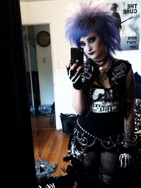 Goth subculture, purple goth hair, Goth fashion Goth Rock, Arte Punk, Pose Reference Photo, Gothic Style, Gothic Fashion, Pose Reference, Ariel, Outfit Accessories, Hair Styles