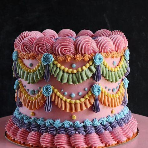 Cake With Rainbow, Fudgy Chocolate Cake, Victorian Cakes, Bolo Vintage, Vintage Birthday Cakes, Fake Cake, Nice Weekend, Colorful Cakes, Gorgeous Cakes