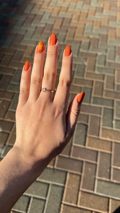 Mustard Orange Nails, Orange Monochrome Nails, Sun Orange Nails, Two Tone Orange Nails, Red And Orange Aura Nails, Orange Nails Ideas Fall, Orange Nails Ideas Summer, Orange Retro Nails, Nail Orange Design