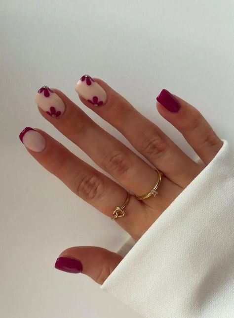 19 Cute November Nail Designs For Fall Weddings Purple Winter Nails, Cute Thanksgiving Nails, November Nails Colors, Violet Vibes, November Nail, Burberry Nails, November Nail Designs, Candy Corn Nails, Turkey Nails