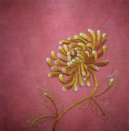 Chrysanthemum Embroidery, Embroidery Kimono, Hand Embroidery Patterns Free, Fabric Furniture, Ribbon Embroidery Tutorial, Embroidery Lessons, Chinese Embroidery, Floral Embroidery Patterns, Embroidery Book