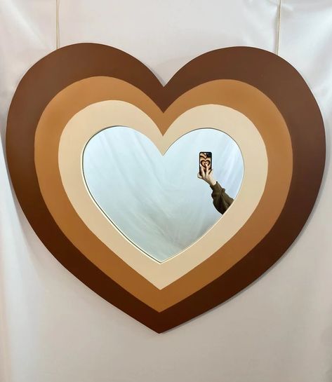 𝒟 on Twitter: "I want this mirror 🥺… " Mirror Frame Painting Ideas Aesthetic, Ideas Para Decorar Espejos, Wall Mirror Ideas Bedroom, Funky Mirror Ideas, Clay Mirror, Blob Mirror, Funky Mirrors, Mirror Aesthetic, Wavy Mirror