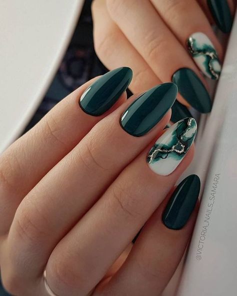 Dark Green Nail Polish, Dark Green Nails, Green Nail Designs, Nail Colors Winter, Green Nail, Nail Polish Trends, Her Nails, Fall Acrylic Nails, Winter Nail Designs