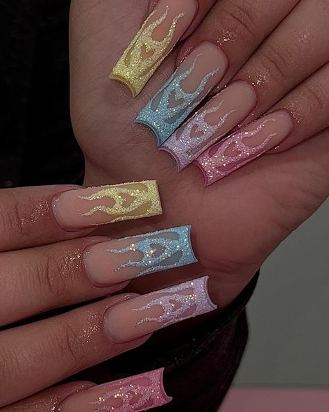 40 Fun Spring Nails to Inspire You Sugar Glitter Nails, Fun Spring Nails, Sugar Glitter, Sugar Nails, Simple Acrylic Nails, Latest Nail Art, Floral Pattern Design, Rainbow Nails, Crystal Nails