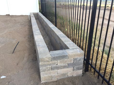 DIY Stone Planter Boxes - Honeybear Lane Planter Boxes Along House, Diy Brick Planter Boxes, Privacy Planter Diy, Diy Brick Planters Outdoor, Planter Boxes Around Deck, Brick Planter Boxes, Diy Stone Planter, Stone Planter Boxes, Planter Boxes Diy