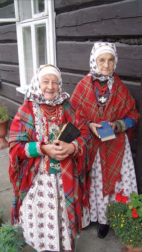 Polish Traditional Costume, Polish Culture, Polish Clothing, Polish Traditions, Slavic Folklore, Costumes Around The World, Polish Folk Art, Polish Folk, Folk Clothing