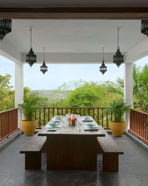 Terrace Room Ideas Indian, Earth Homes Design, Goa Homes, House Without Walls, Dining Room Decor Ideas, Unique Dining Room, Tropical Home, Indian Home Design, Kerala House Design