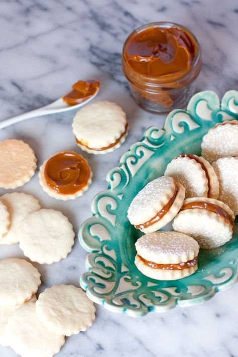 Alfajores (Dulce de Leche Shortbread Cookies) | MY BUENO COOKBOOK Cookies Video, Best Holiday Cookies, Cookie Videos, Holiday Cookie Recipes, Sandwich Cookies, Shortbread Cookies, Dough Recipe, Holiday Cookies, Cookies Et Biscuits