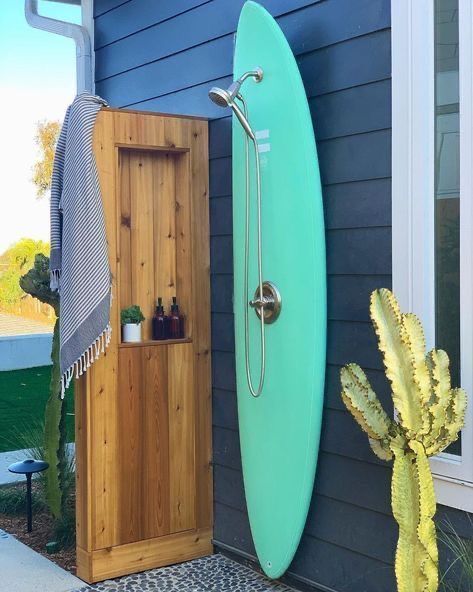 Outdoor Shower Beach, Deco Surf, Outside Showers, Coastal Interior Design, Outdoor Showers, Coastal Interior, Surfboard Wall Art, Coastal Interiors Design, Surf Decor