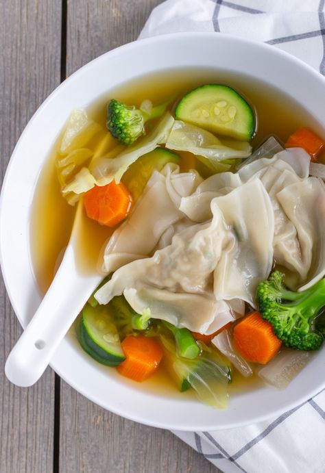 Fresh made wontons for a Thai Wonton and Vegetable soup. Easy Wonton Soup, Soup Thai, Won Ton, Thai Soup, Sweet Pork, Turkey Broth, Soup Broth, Foreign Food, Asian Soup