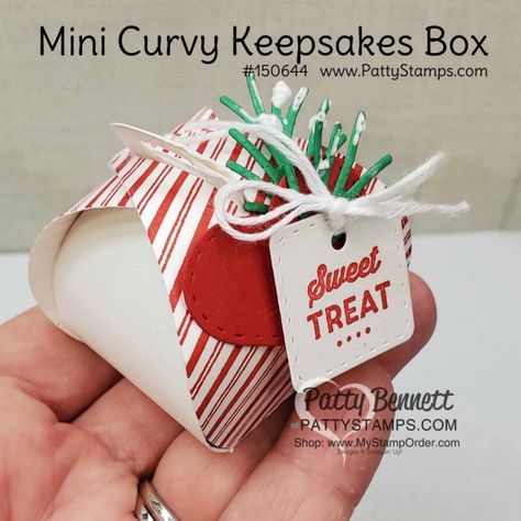 Mini Curvy Keepsakes treat box decorated for Christmas sweet treats. Stampin\' UP! Holiday catalog 2019. Patty Bennett www.PattyStamps.com Christmas Treats Holders, Christmas Sweet Treats, Christmas Treats Boxes, Halloween Treat Boxes, Papercraft Ideas, Free Stamps, Boxed Christmas Cards, Box Tutorial, Candy Cane Stripes