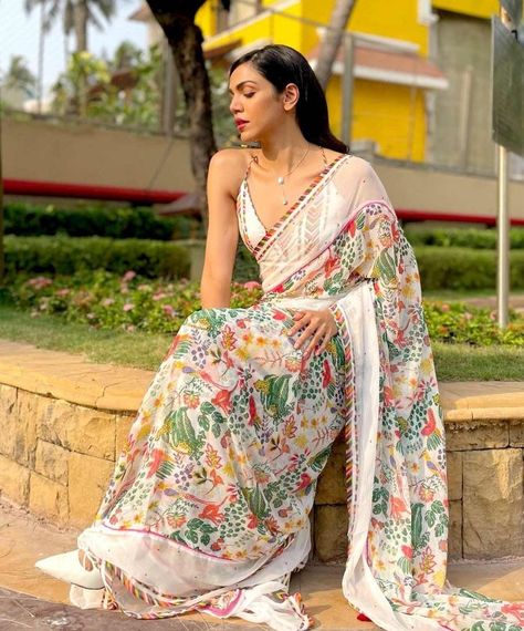 Holi Fashion Ideas From Katrina, Sara, Janhvi - Rediff.com movies Holi Outfit Ideas, Holi Outfit, White Sari, Holi Special, Mix Colour, Indian Bridal Fashion, Tie Dye Outfits, Color Festival, Crochet Shirt