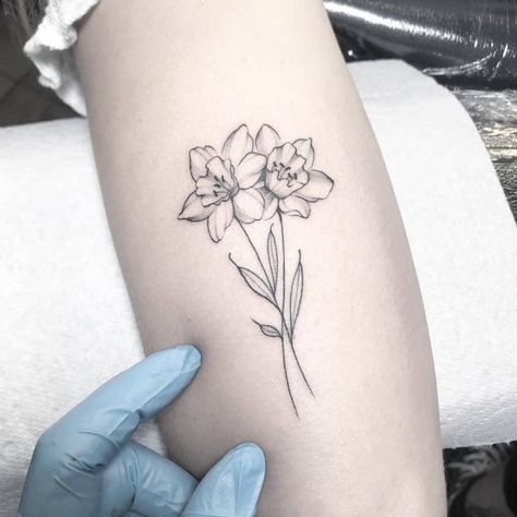 Narcissus Tattoo, Daffodil Flower Tattoos, Narcissus Flower Tattoos, Daffodil Tattoo, Bouquet Tattoo, Birth Flower Tattoos, Dainty Tattoos, Aesthetic Tattoo, Tattoos For Daughters