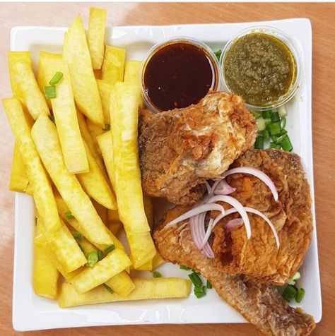 Fried Yam Ghana, Yam Chips, Nigeria Celebrities, Fried Yam, Yam Fries, Fish And Chicken, Green Sauce, Bakery Design, Power Generator