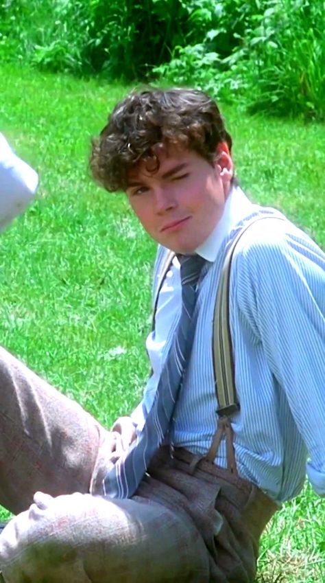 Jonathan Crombie Gilbert Blythe, Anne Of Green Gables Aesthetic Outfits, Gilbert Blythe 1985, Jonathan Crombie, Books Turned Into Movies, Megan Follows, Anne Of Avonlea, Men With Cats, Gilbert And Anne