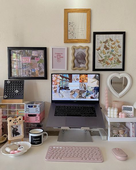 album: recent 🍷🏃🏻‍♀️🍱 . . . . . grey desk, desk aesthetic, coffee girlie, wall aesthetic, cottage core, desk inspo, pinterest inspired, aesthetic, vlogs, trend hopping, desk #deskdecor #deskaccessories #deskorganizer #desksetupgoals #deskessentials #deskaesthetic #desksetupideas #roomdecoration #roomdecorideas #roomdecorating Desktop Organization Ideas, Working Desk In Bedroom, Desk Organization Ideas Aesthetic, Desk Drawer Organization, Cottage Core Desk, Desk Drawer Organisation, Pretty Desk, Aesthetic Cottage Core, Pretty Desks