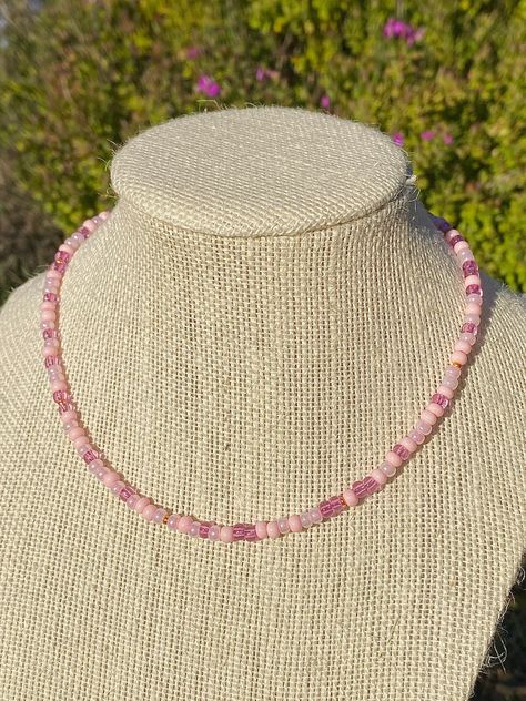 JEWELRY NECKLACES #BeadedNecklaces Bead Seed Necklace, Pink Beaded Necklace Aesthetic, Aesthetic Bead Necklaces, Pink Beaded Necklaces, Beaded Jewelry Pink, Cute Beaded Necklace, Cute Necklaces Beads, Pink Necklace Beaded, Pink Beaded Choker