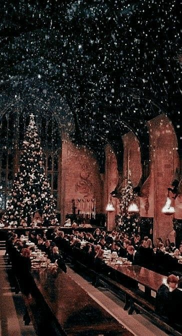 Warm Christmas Aesthetic Wallpaper, Red Xmas Aesthetic, Nativity Aesthetic, Christmas At Hogwarts Wallpaper, Red Christmas Aesthetic Wallpaper, Warm Christmas Aesthetic, Picsart Aesthetic, Xmas Snowman, Hogwarts Christmas