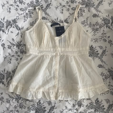 Brandy melville tiffany cotton tank, so excited to wear it <3 Tiffany Cotton Tank, Tiffany Tank Brandy, Brandy Melville Tiffany Tank, Outfit Inspo Teen Girl, Brandy Clothes, Brandy Melville Clothes, Tiffany Tank, Brandy Melville Fits, Brandy Melville Style