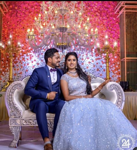 Reception Dress Colour Combination, Matching Reception Outfits, Reception Outfit For Couple, Sagai Photoshoot, Reception Look Bride Indian Gown, Reception Photoshoot Poses, Couple Reception Outfit Indian, Wedding Couple Dress Combination, Reception Couple Dress Indian