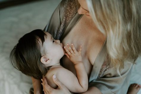 Intimate Breastfeeding Session Intimate Motherhood Session, Nursing Photoshoot Breastfeeding, Breastfeeding Photoshoot Ideas At Home, Nursing Photography, Candid Family Photos, Candid Family Photography, Motherhood Photos, Maternity Photo Outfits, Newborn Family Photos