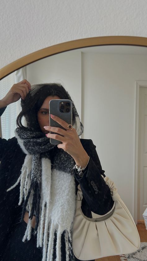 Baklava Outfit, Baklava Scarf Outfit, Baklava Scarf, Winter Scarf Aesthetic, Shawl Outfit Winter, Gray Scarf Outfit, Cashmere Scarf Outfit, Wool Scarf Outfit, White Scarf Outfit