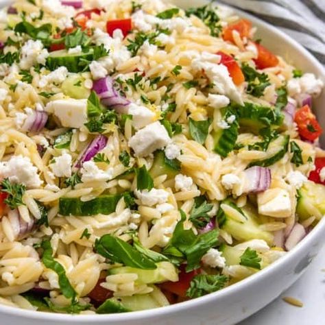 Easy Lemon Orzo Salad with Feta - Lemons + Zest Feta Orzo, Orzo Spinach, Gluten Free Orzo, Lemon Orzo Salad, Salad Appetizer Cups, Feta Pasta Salad, Orzo Salad Recipes, Lemon Orzo, Orzo Pasta Salad