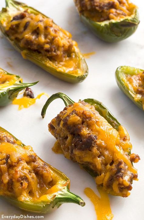 Jalapeno Poppers Recipe, Jalapeno Popper Recipes, Poppers Recipe, Bacon Cheeseburger, Jalapeno Poppers, Party Food Appetizers, Game Day Food, American Food, Stuffed Jalapeno Peppers