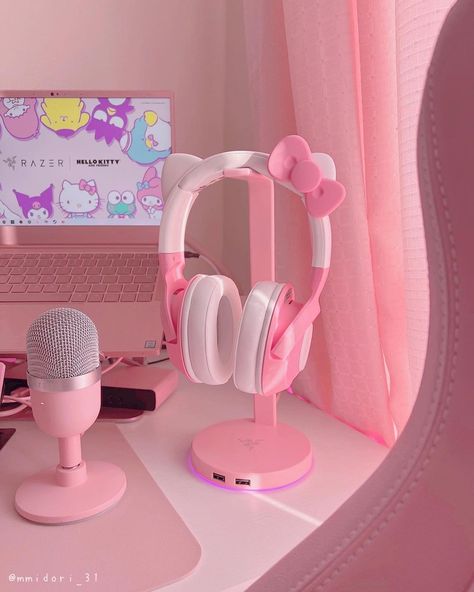 Razer Hello Kitty Headphones, Girly Gamer Aesthetic, Girly Gamer Room, Pink Gamer Girl Aesthetic, Pink Hoverboard, Hello Kitty Headphones, Hello Kitty Games, Hello Kitty Bedroom, Cute Headphones