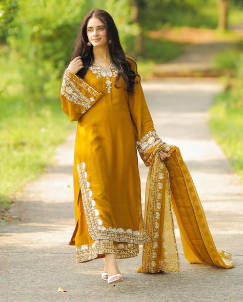 Haldi Dress, Haldi Outfits, Haldi Outfit, Pakistani Dresses Casual, Pakistani Fancy Dresses, Beautiful Pakistani Dresses, Sharara Suit, Modest Dresses Casual, Salwar Kamiz