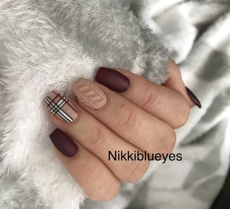 Short Fall Plaid Nails, Brown Plaid Nails Acrylic, Fall Nails Flannel Design, Burberry Sweater Nails, Fall Plaid Nails 2022, Fall Nail Designs Sweater, Cute Plaid Nails, Plaid Short Nails, Brown Flannel Nails