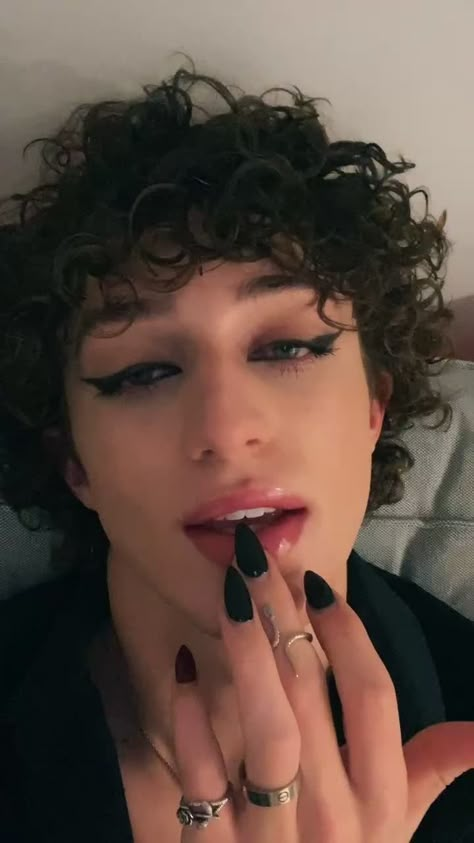 Mans Make Up, Man In Makeup, Men In Makeup Aesthetic, Guys With Nails, Matthew Maxfield, Makeup Looks Men, Guy Eyeliner, Men’s Makeup, Boys With Eyeliner