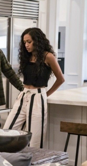 Samantha Logan Outfits, All American Olivia Baker Outfits, Olivia All American Outfits, Olivia Baker All American Outfits, Olivia Baker Outfits, Spencer James, Daniel Ezra, American Outfits, Samantha Logan