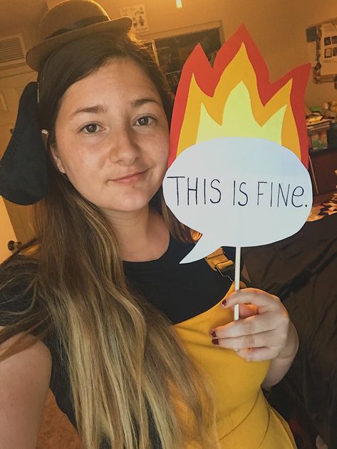 This Is Fine Dog Costume, Popular Meme Costume, This Is Fine Costume, Halloween Costumes Chubby Women, Costumes Brunette, This Is Fine Dog, Halloween Costumes Brunette, Punny Halloween Costumes, Meme Party