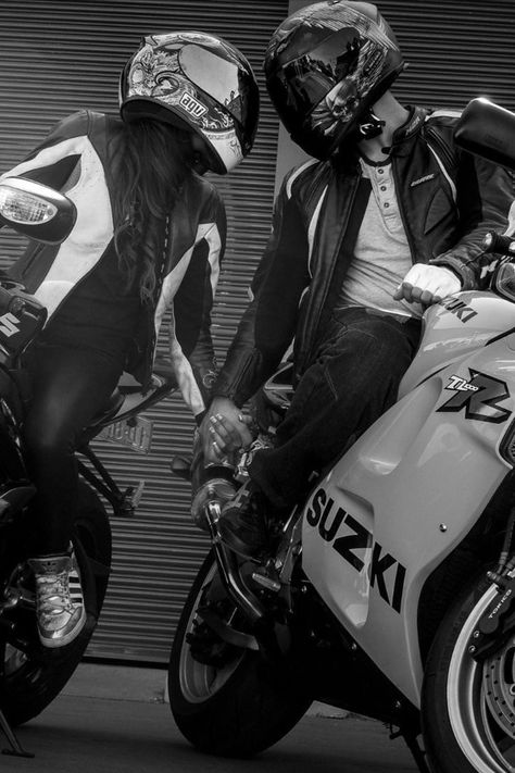 Motocross Couple, Girl Motorcyclist, Couple Motard, Motorcycle Couple Pictures, Bike Couple, Biker Couple, Motorcycle Couple, Motocross Love, Image Moto