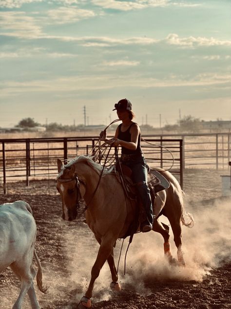 Barrel Racing Aesthetic, Barrel Racing Photos, Ranching Life, Cowboy Camp, Racing Aesthetic, Broken Bonds, Casual Country Outfits, Cute Horse Pictures, Western Photography