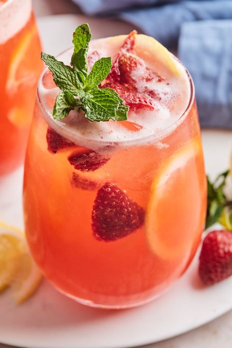 Homemade Strawberry Lemonade | Olive & Mango Strawberry Mocktail, Sparkling Strawberry Lemonade, Easy Strawberry Lemonade, Strawberry Limeade, Homemade Strawberry Lemonade, Strawberry Lemonade Recipe, Summer Drink Cocktails, Starbucks Strawberry, Canned Juice