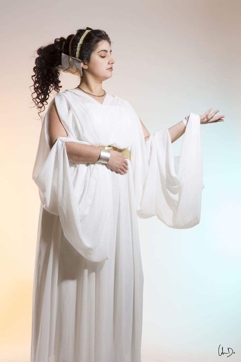 Ancient Greek Dress, Greek Chiton, Ancient Greece Fashion, Ancient Greek Costumes, Greek Outfit, Greek Toga, Greek God Costume, Ancient Greek Clothing, Roman Clothes